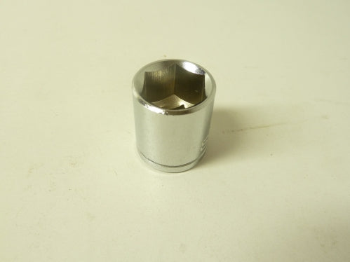 5/8" 6 Point x 3/8dr Crome Socket - Signet